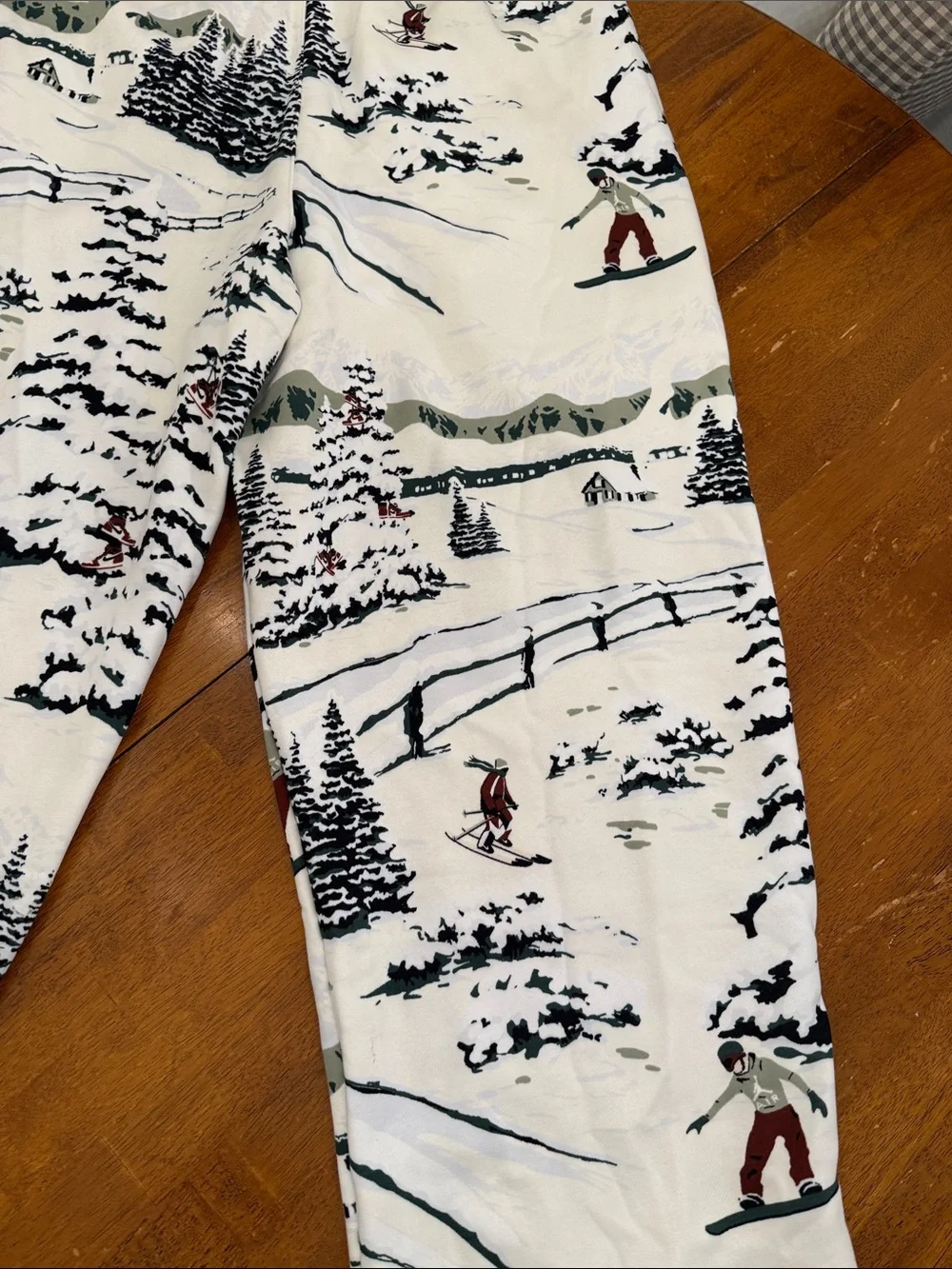 Jordan White Black Green Scenic Print Sweatpants xl Christmas snow